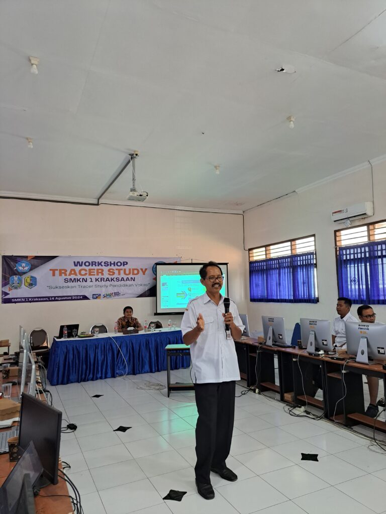 Pemaparan materi oleh Bapak Drs. Gatot Subroto., M.M