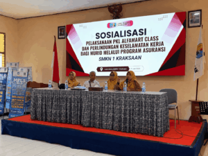 Jamin Keselamatan Siswa Saat Magang, SMKN 1 Kraksaan Gelar Sosialisasi Pelaksanaan PKL Alfamart Class dan Asuransi BUMIDA